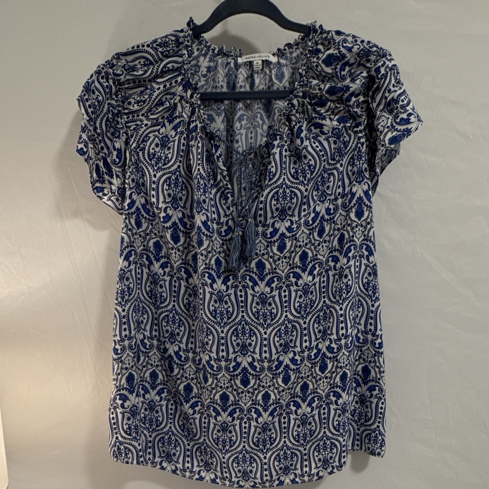 Rose + Olive Women's 1X Blue & White Paisley Short Sleeve Tassel Pullover Blouse
